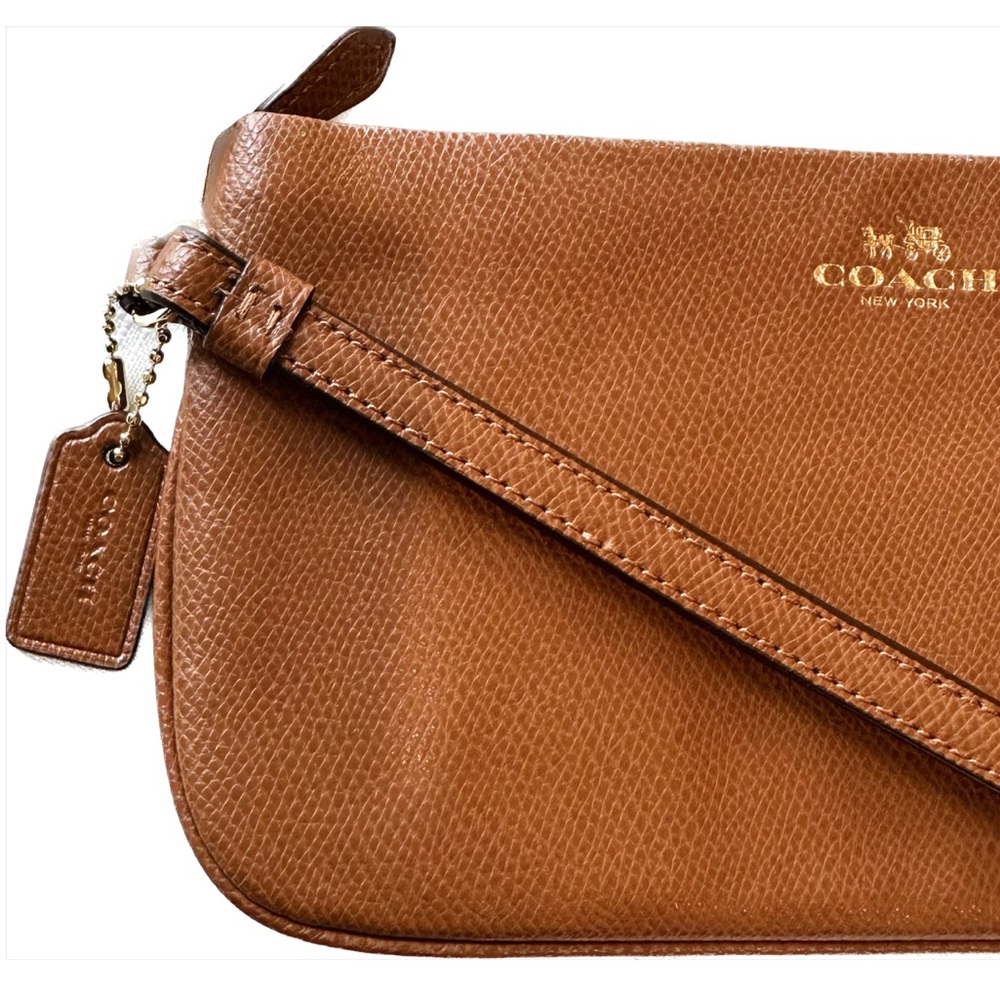 NEW COACH Wristlet Crossgrain Leather
Saddle Brown Wristlet NWT